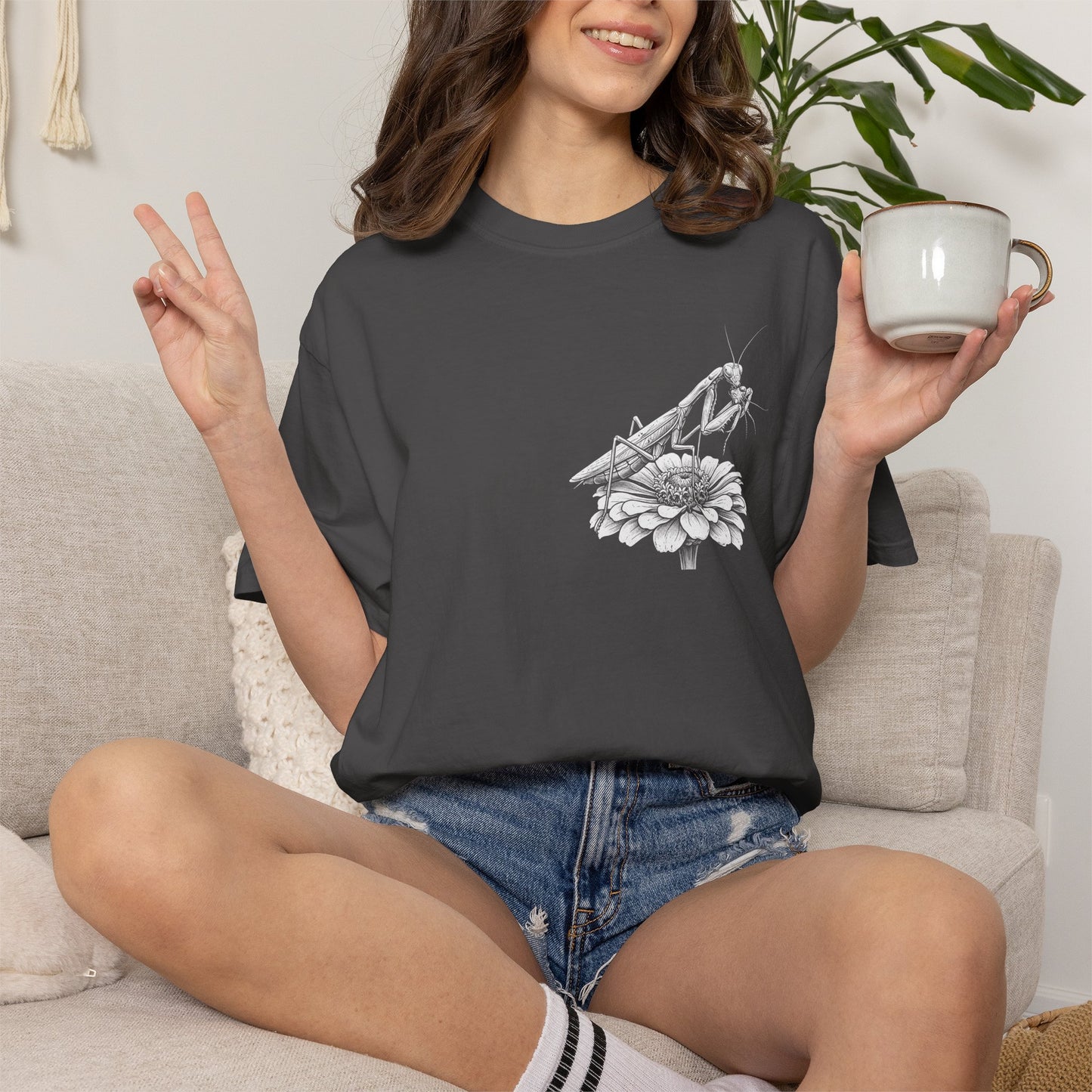Vintage flower, praying mantis Tshirt