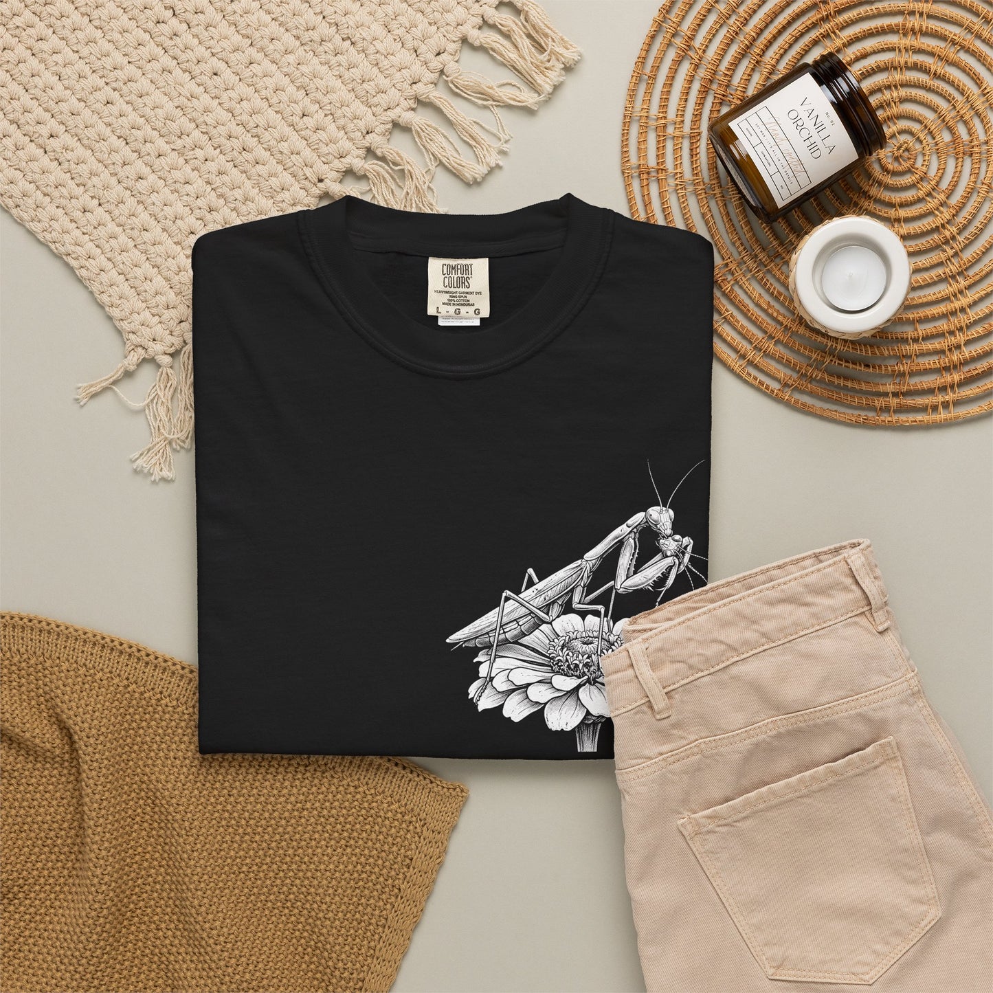 Vintage flower, praying mantis Tshirt
