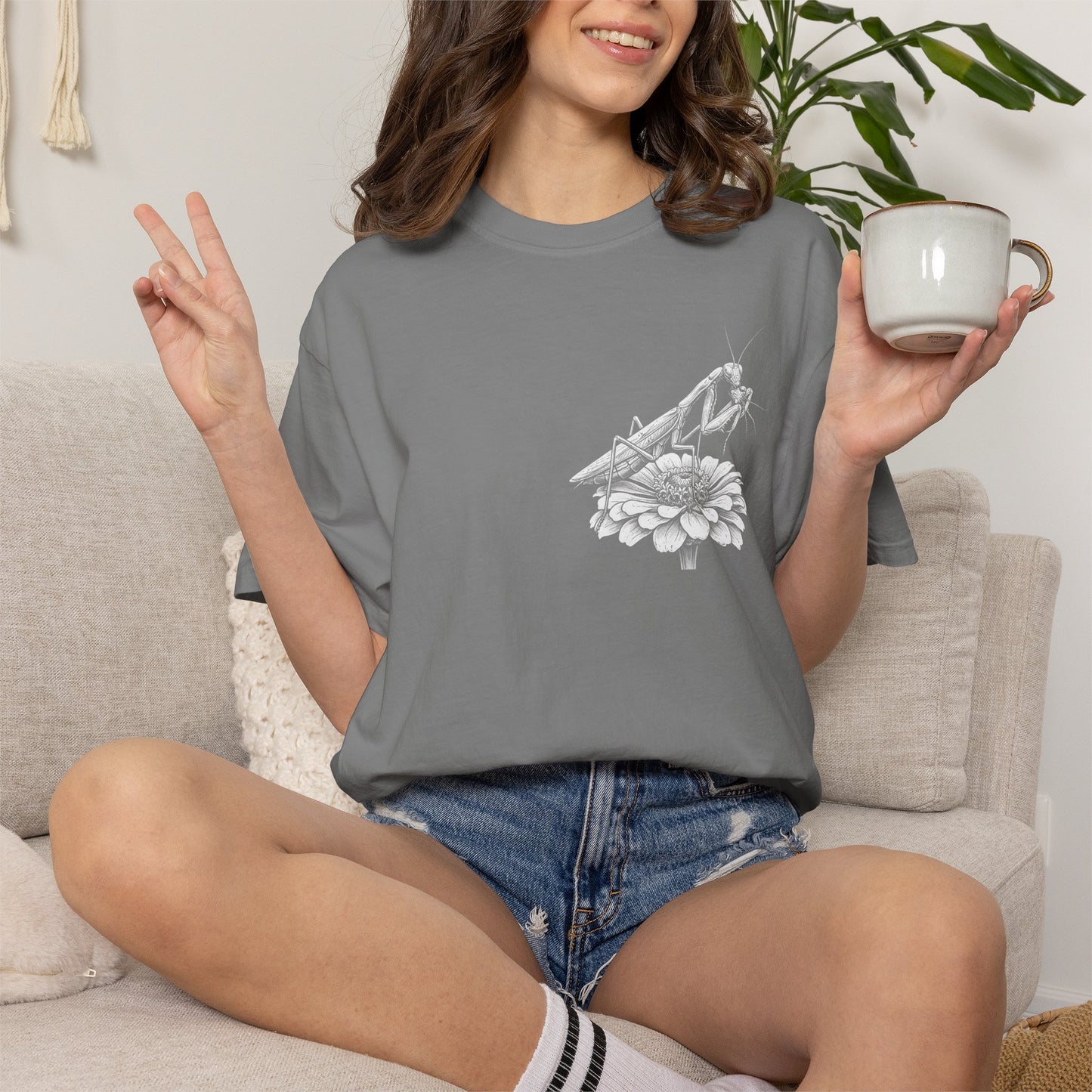 Vintage flower, praying mantis Tshirt